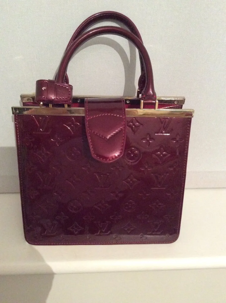 Ladies burgundy patent handbag - Image 1