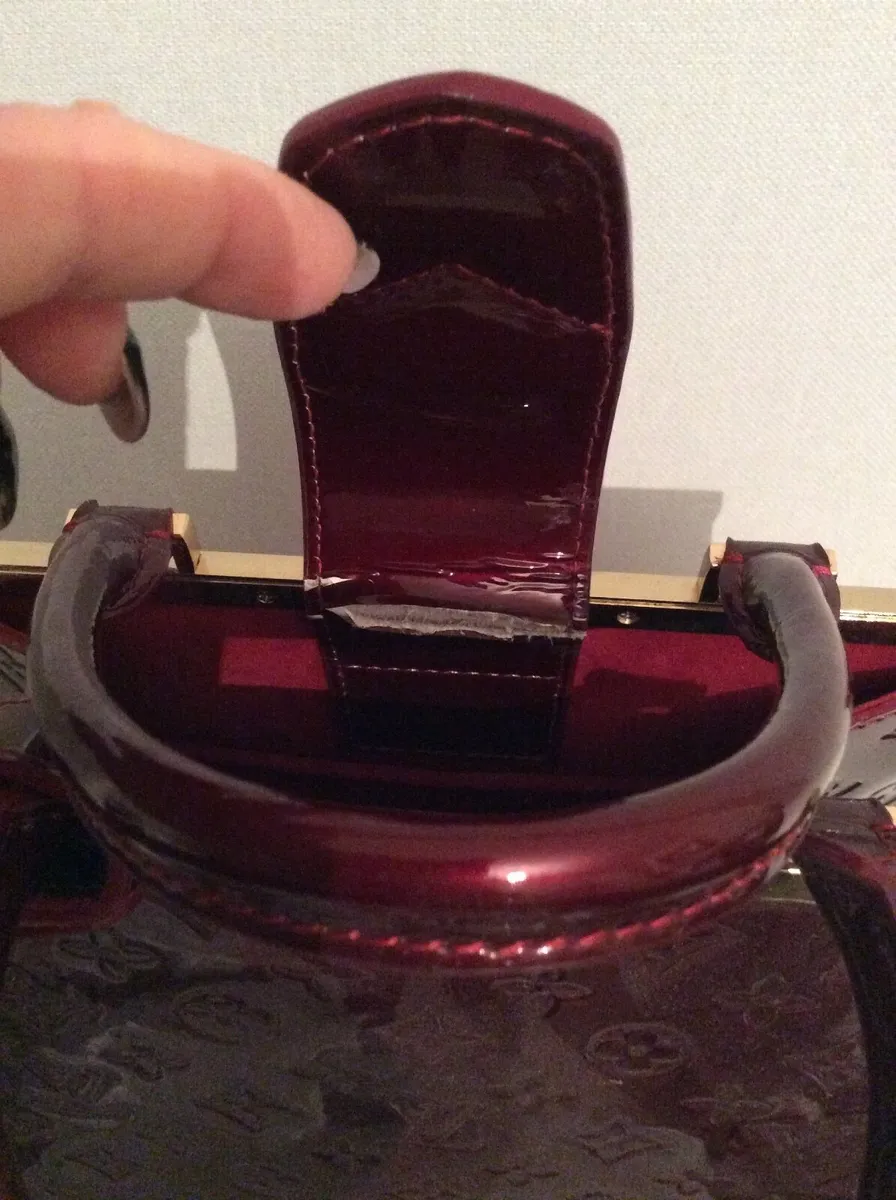 Ladies burgundy patent handbag - Image 3