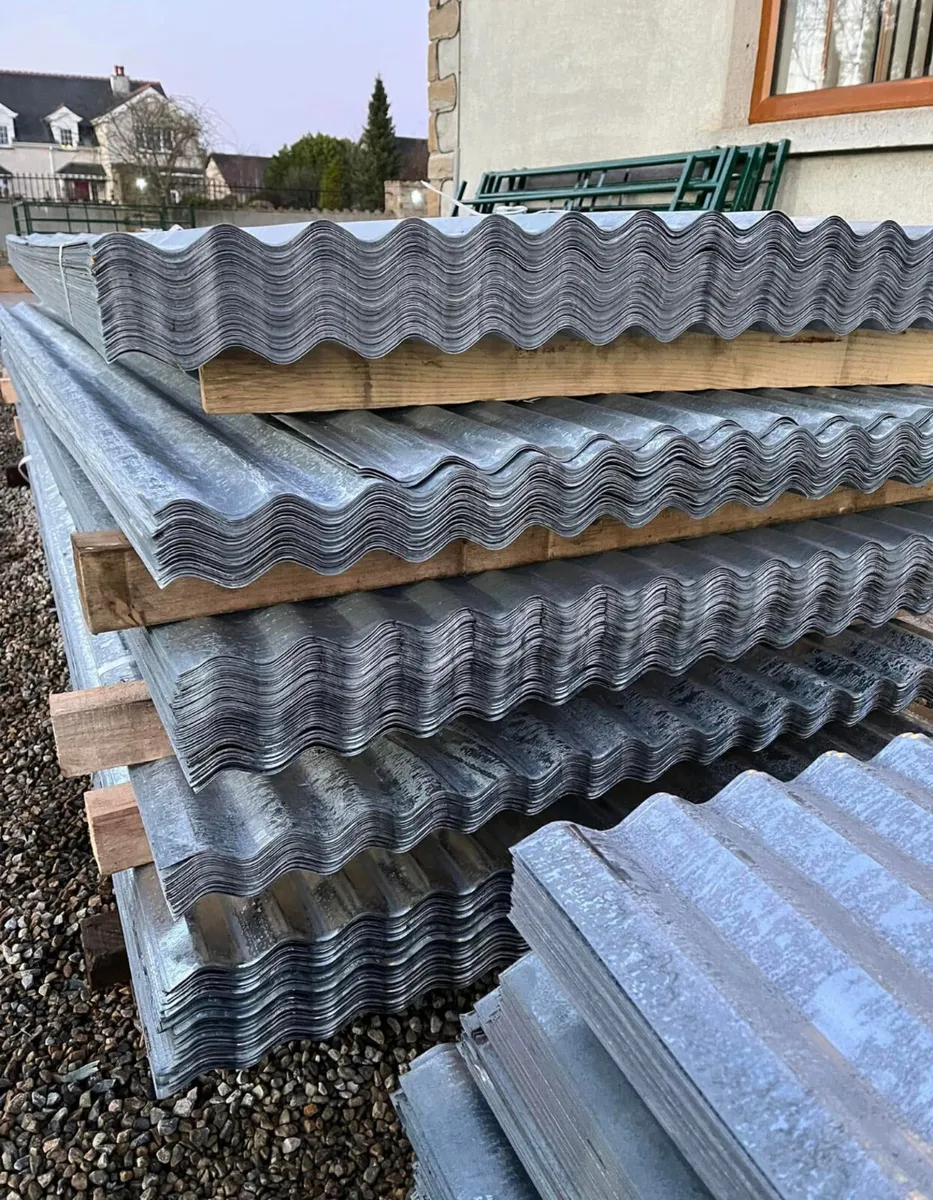 0.7gage heavy duty galvanised silver roof sheeting - Image 1