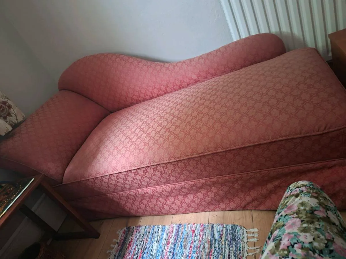 Chaise longe  and Futon - Image 4