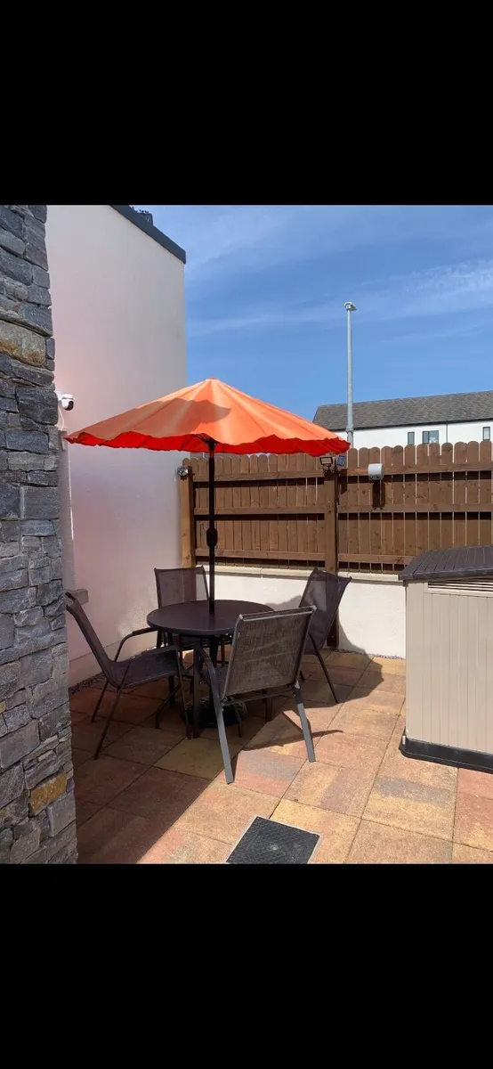 Garden table&4 chairs , base and parsol - Image 1
