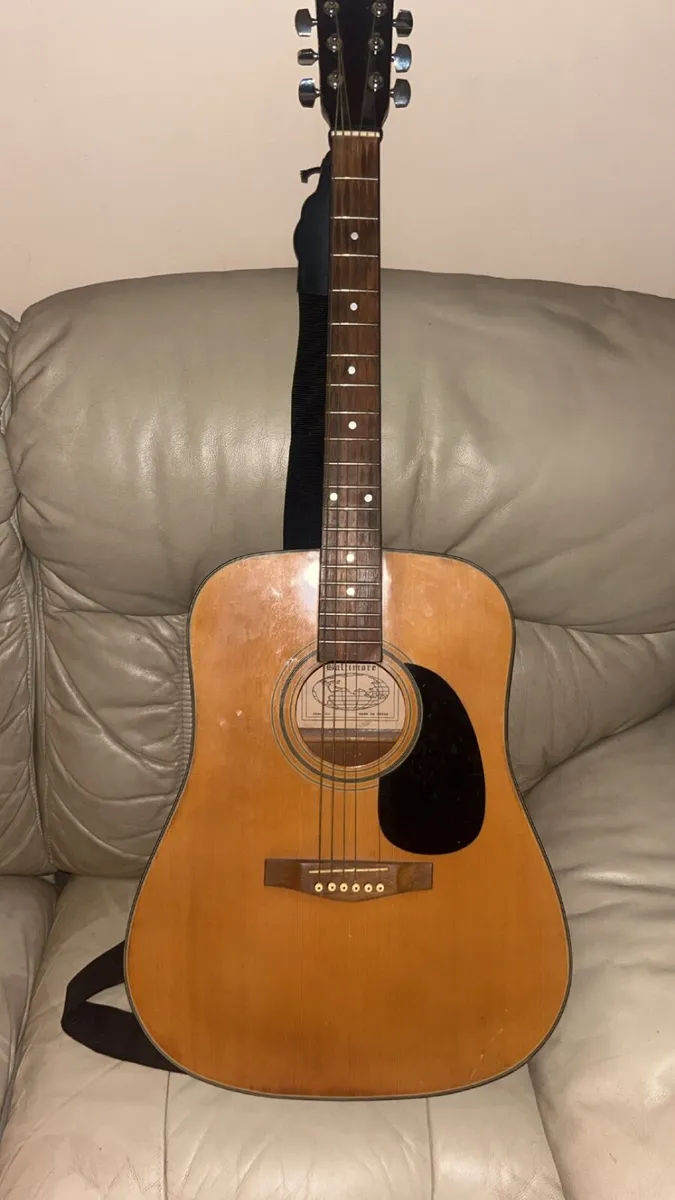 Acoustic guitar - Image 1