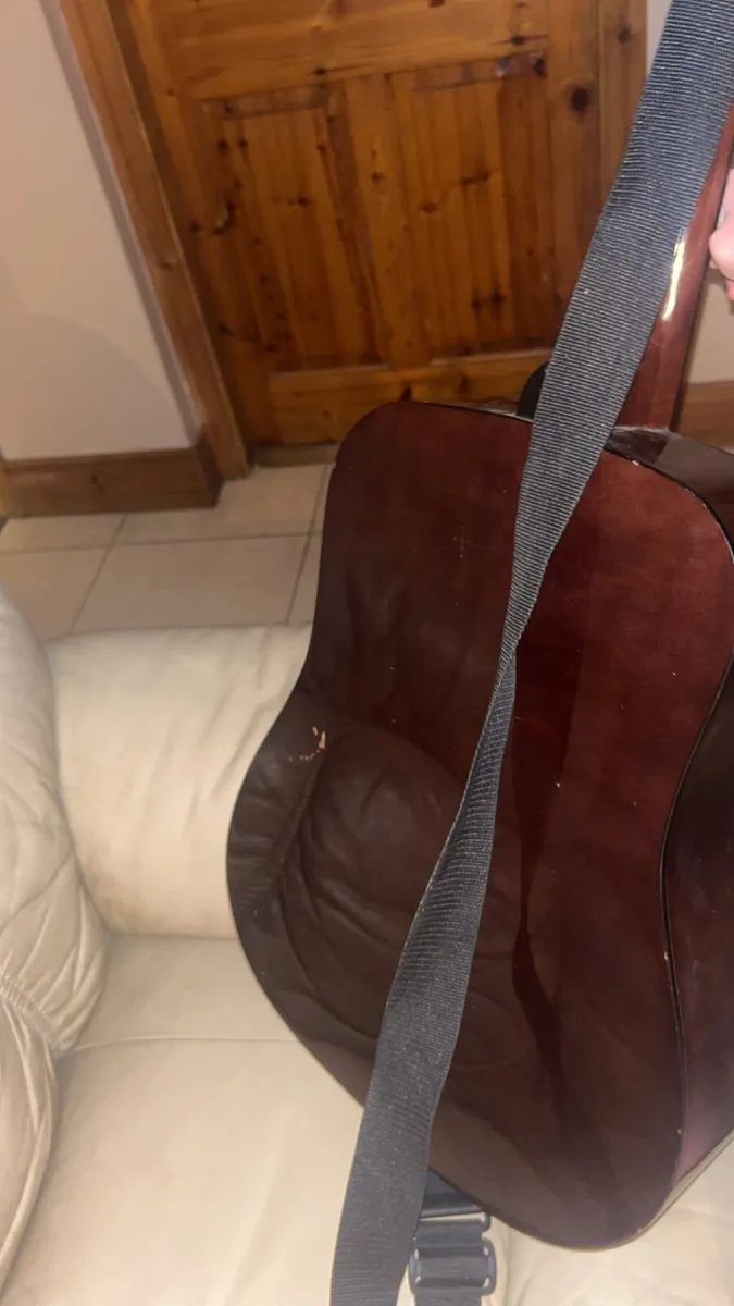 Acoustic guitar - Image 2