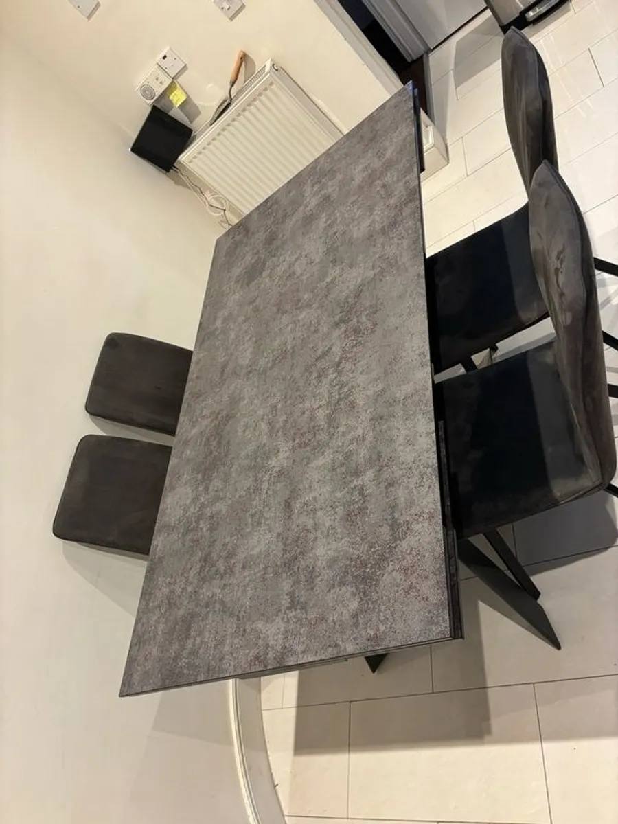 Large Dining Table. - Image 1