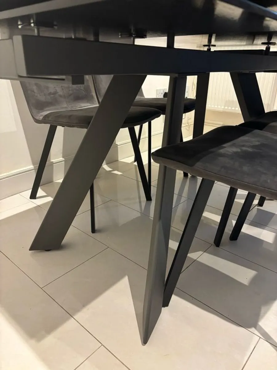Large Dining Table. - Image 4