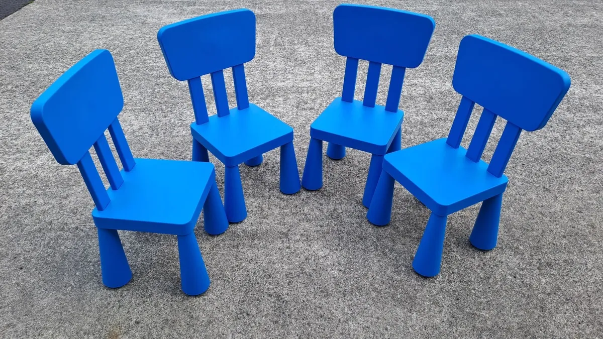 4 kids chairs - Image 1