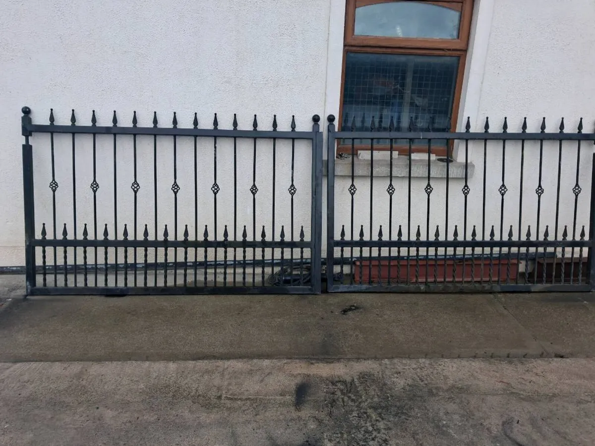 Entrance gate - Image 1