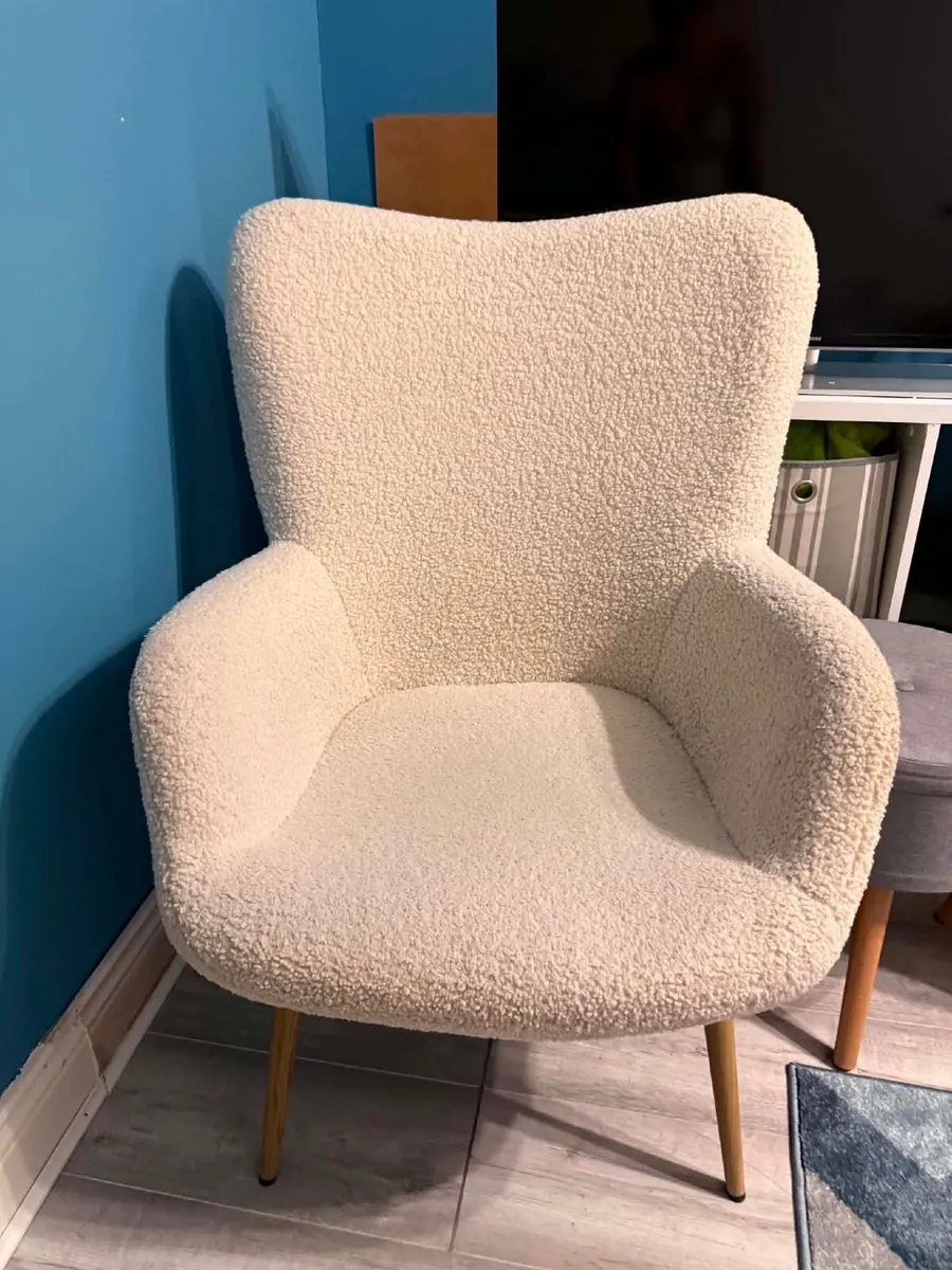Elegant Bouclé Accent Chair - Image 2