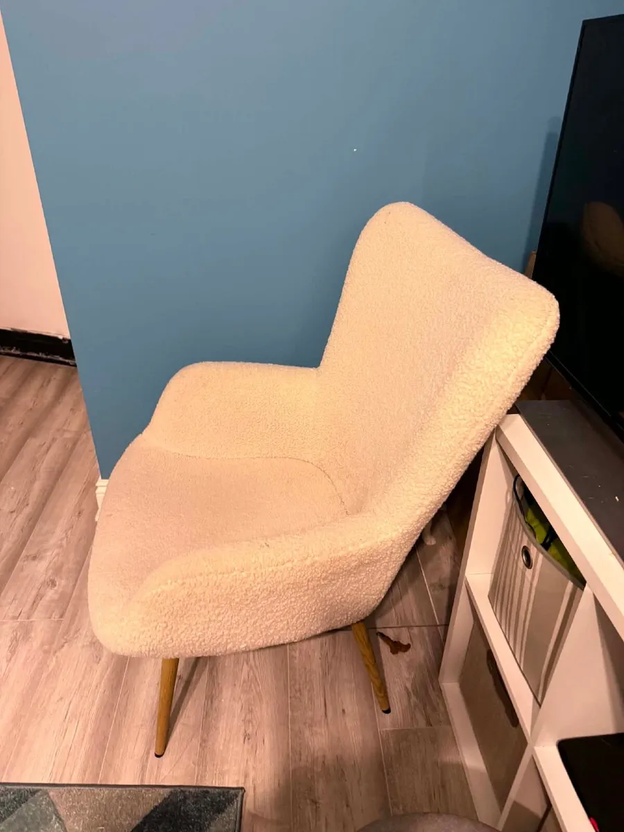 Elegant Bouclé Accent Chair - Image 4