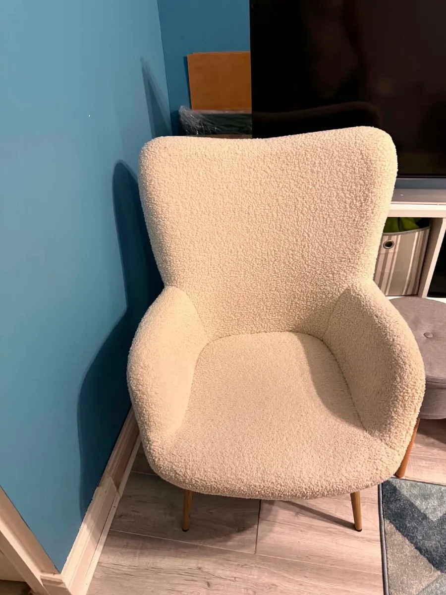 Elegant Bouclé Accent Chair - Image 3