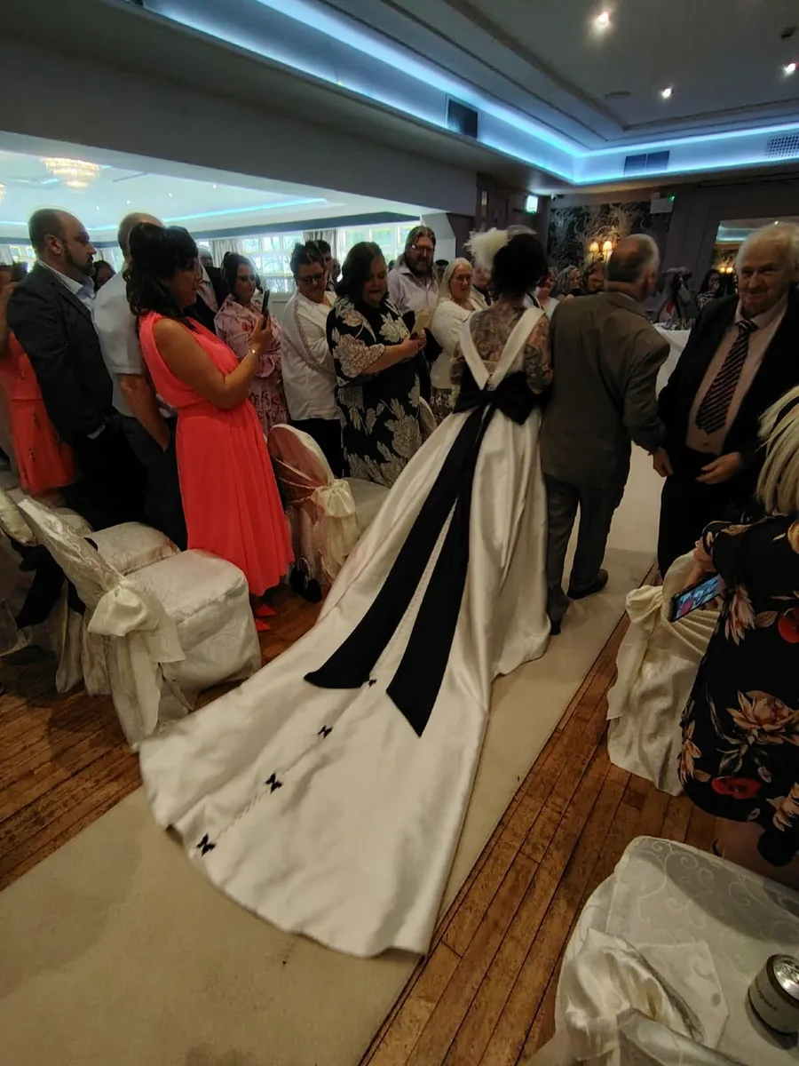 Wedding dress - Image 2