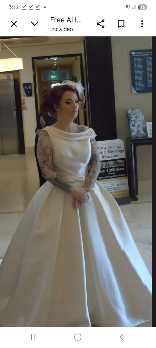 Wedding dress - Image 4