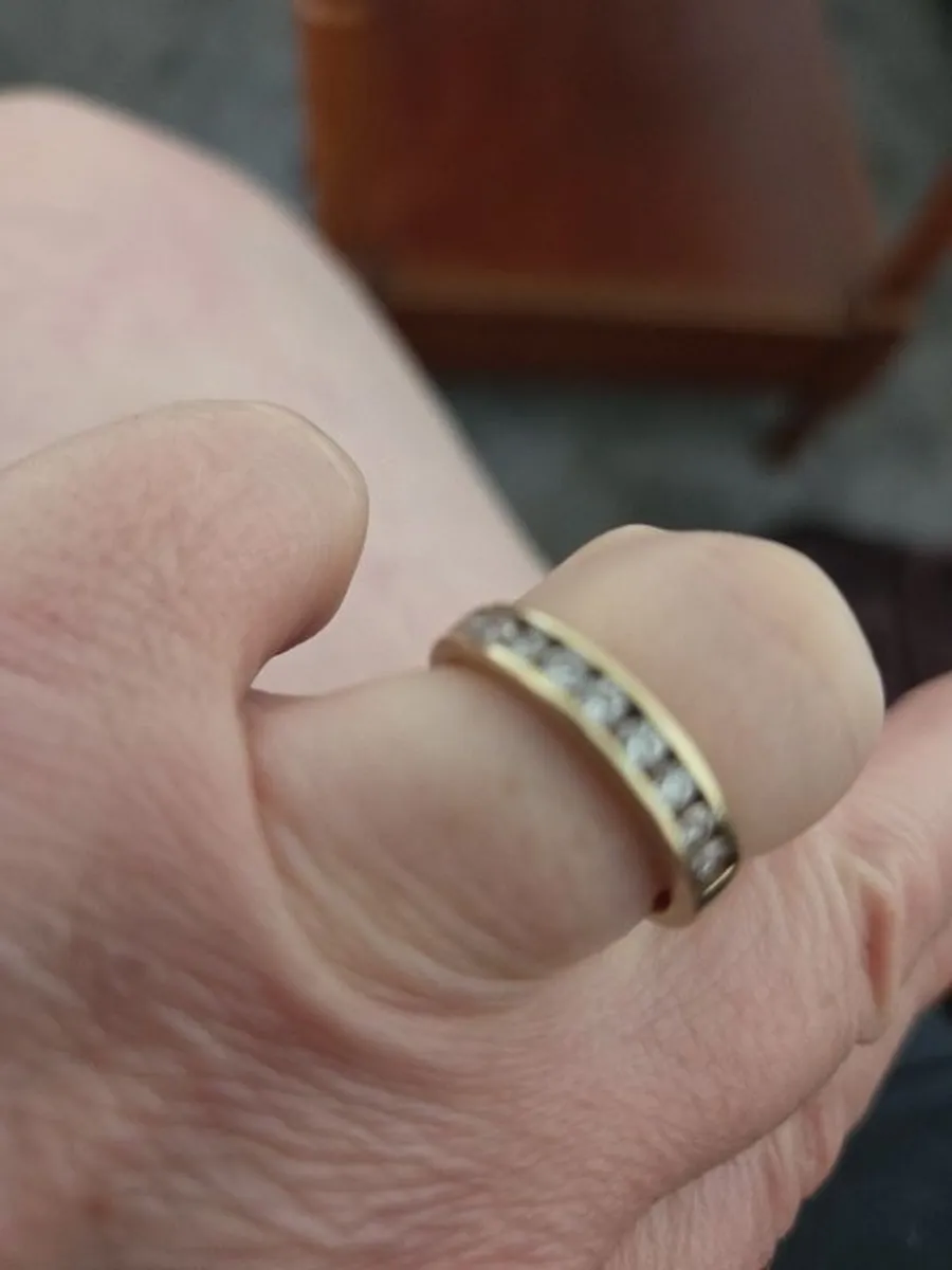 9 carat gold ring - Image 1