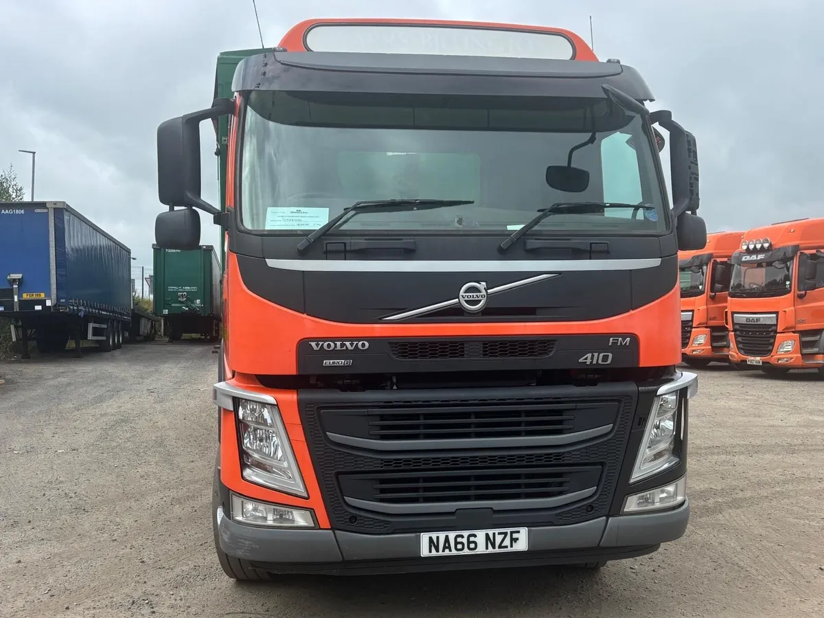 2016 Volvo FM11 410 8x4 Bulk Blower Tipper - Image 2