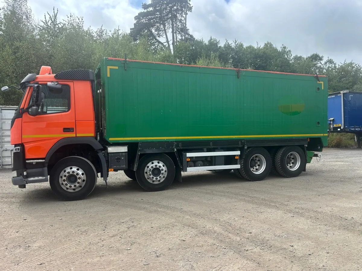 2016 Volvo FM11 410 8x4 Bulk Blower Tipper - Image 4
