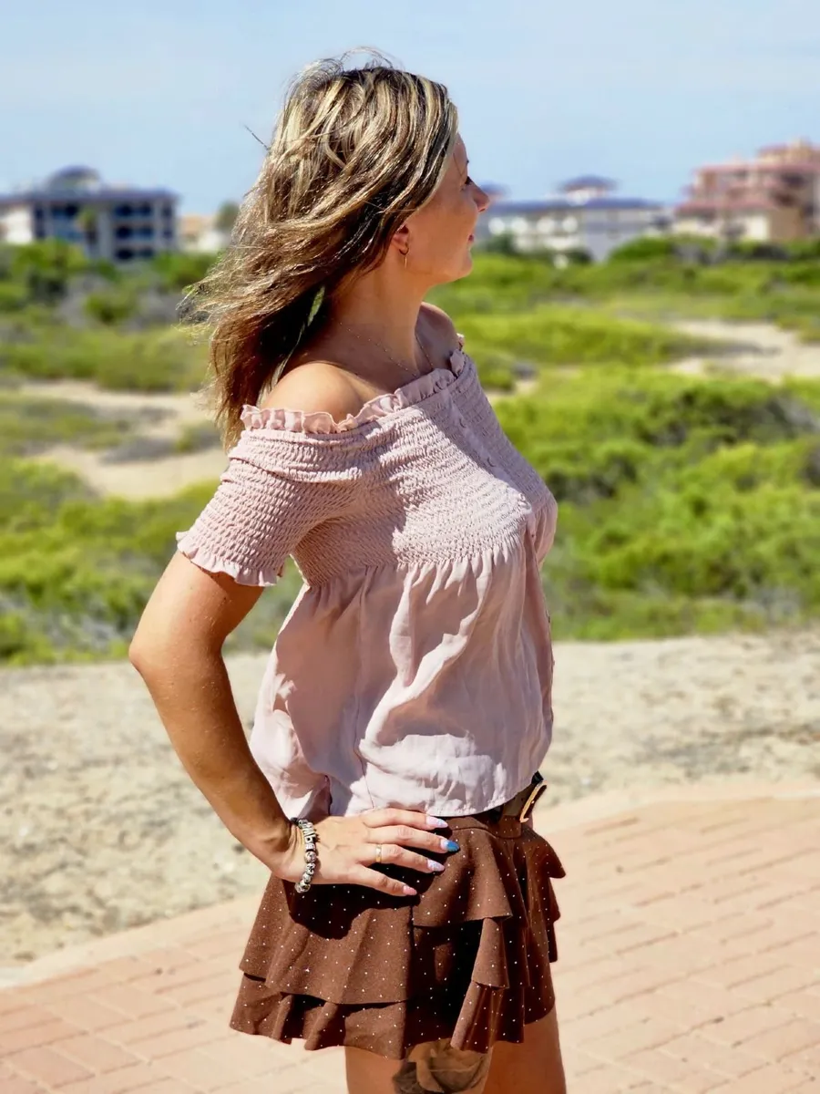 Top blouse -shoulder off - Image 1
