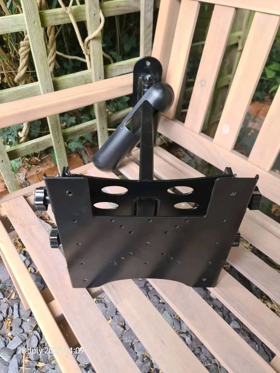 Tv/ dvd player and stand - Image 4