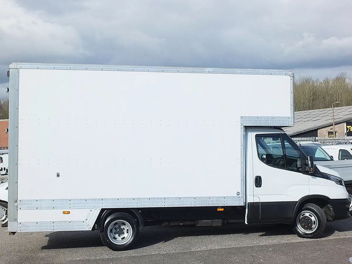VB - 2021 Iveco Daily Luton Box Van - Image 1