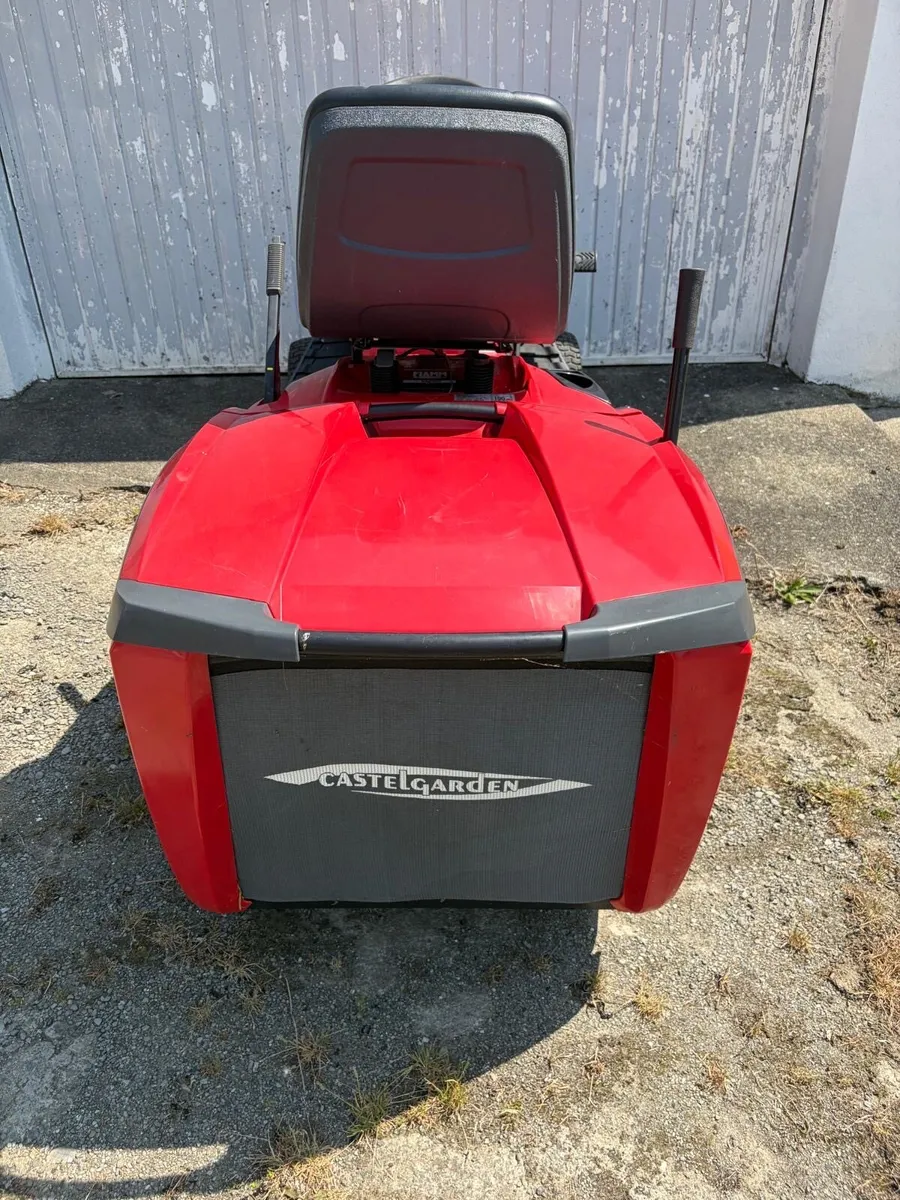 Ride on tractor lawnmower - Image 2