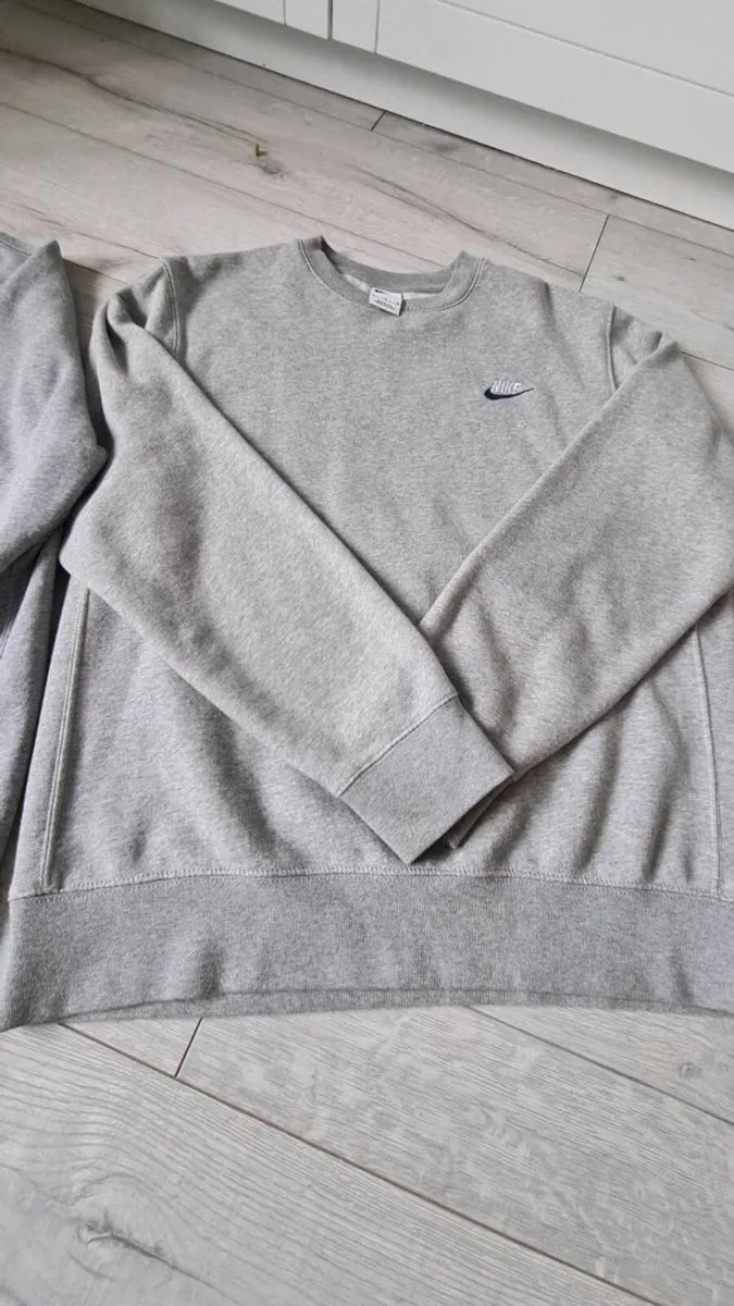 Nike jumpers x2 - Image 4