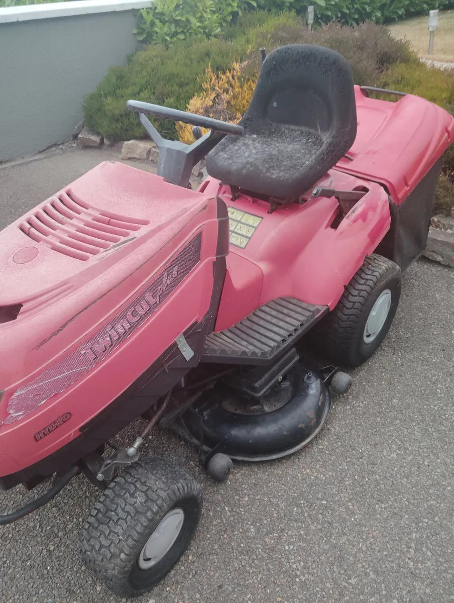 Ride On Lawnmower - Image 1