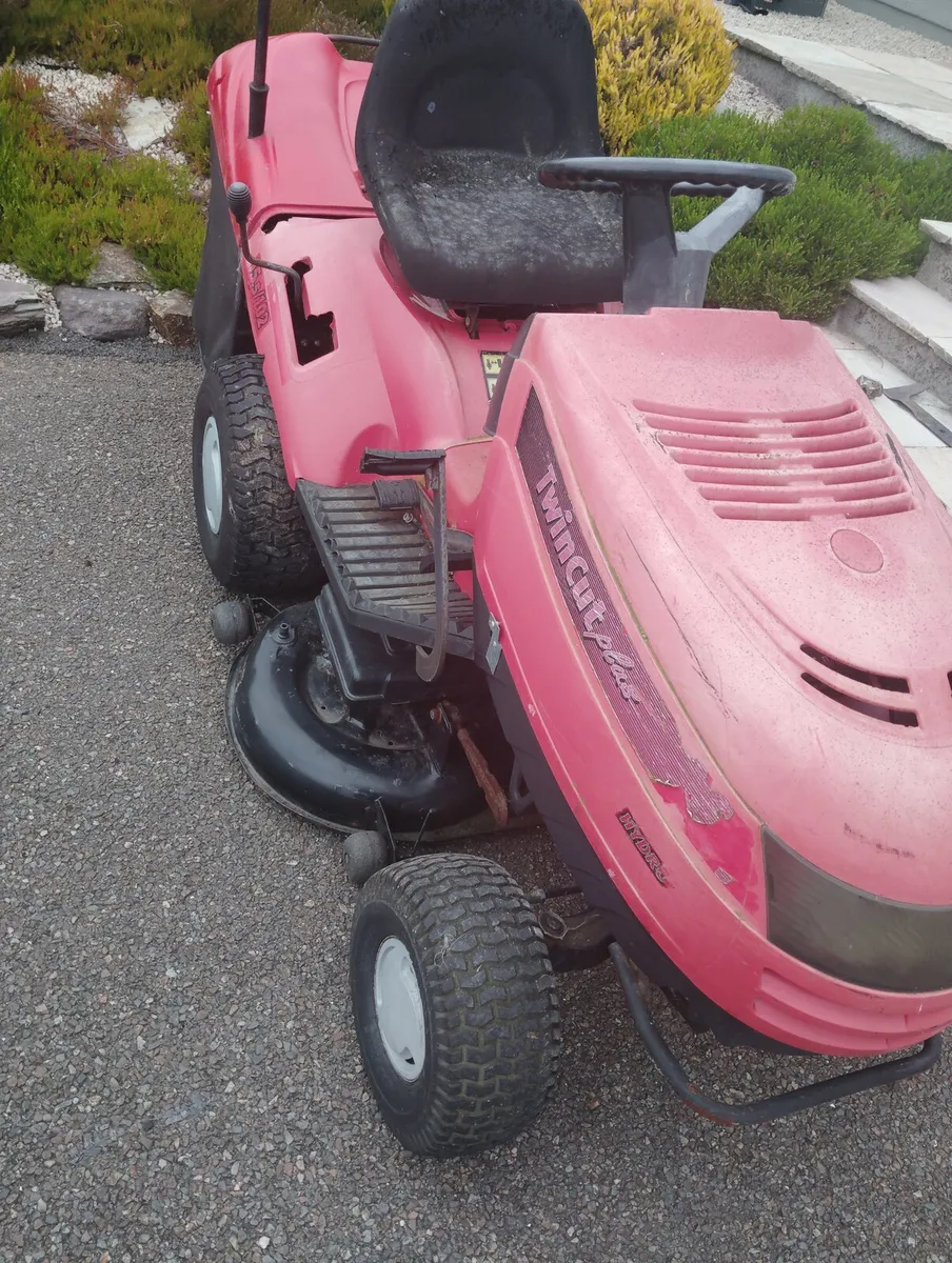 Ride On Lawnmower - Image 3