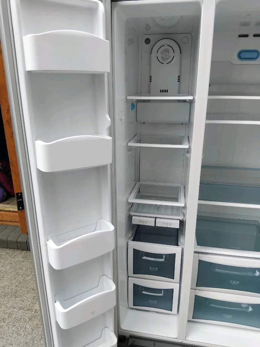 Daowoo fridge freezer - Image 3