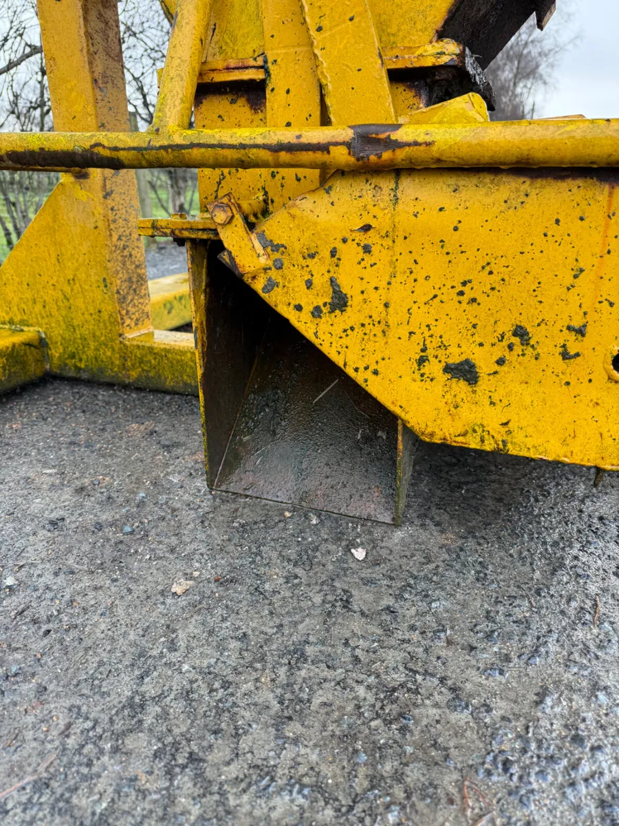 Concrete Skip - Image 4