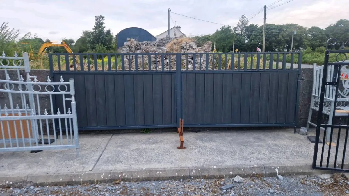 Gates - Image 1