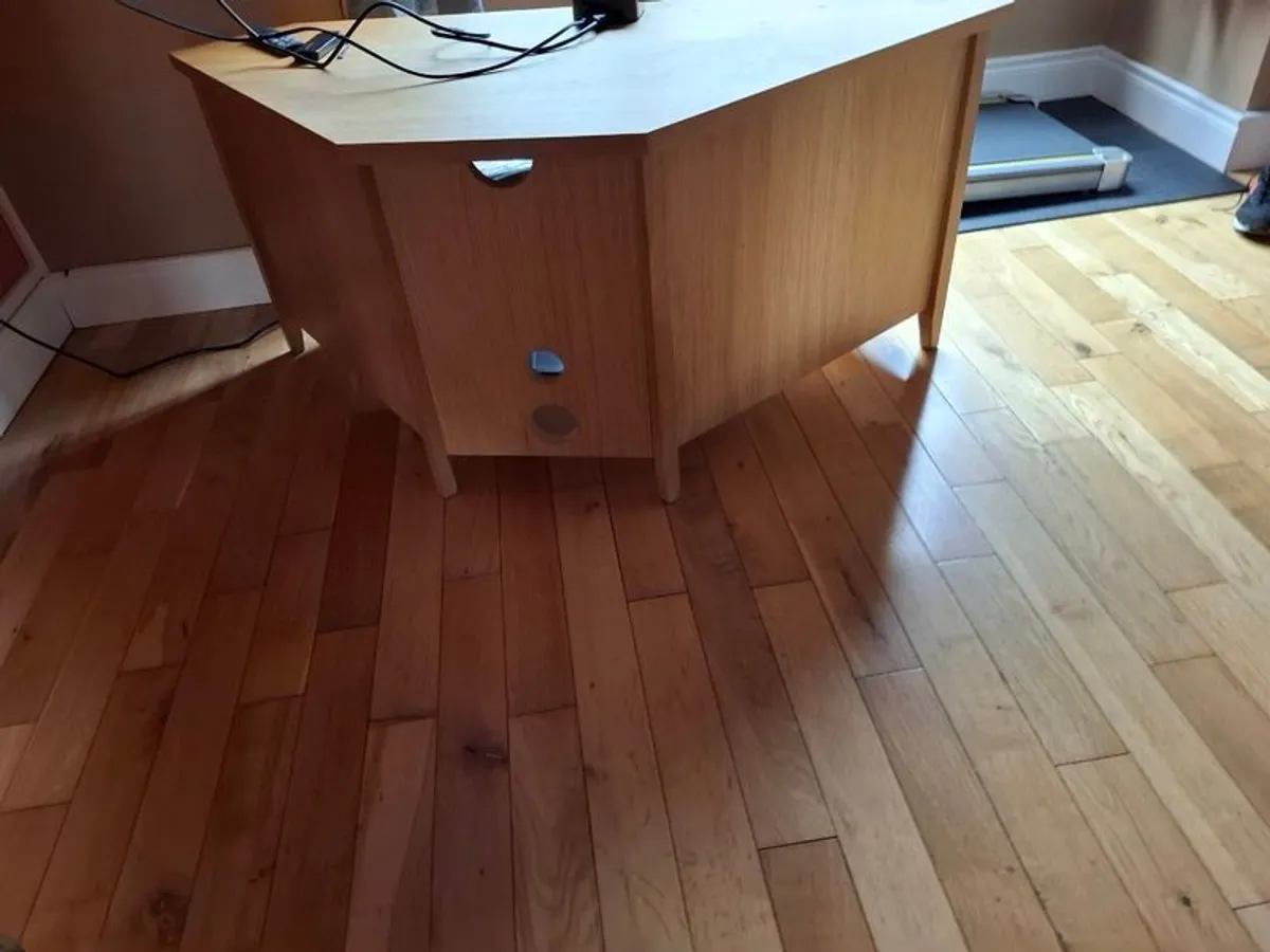 Tv stand - Image 2