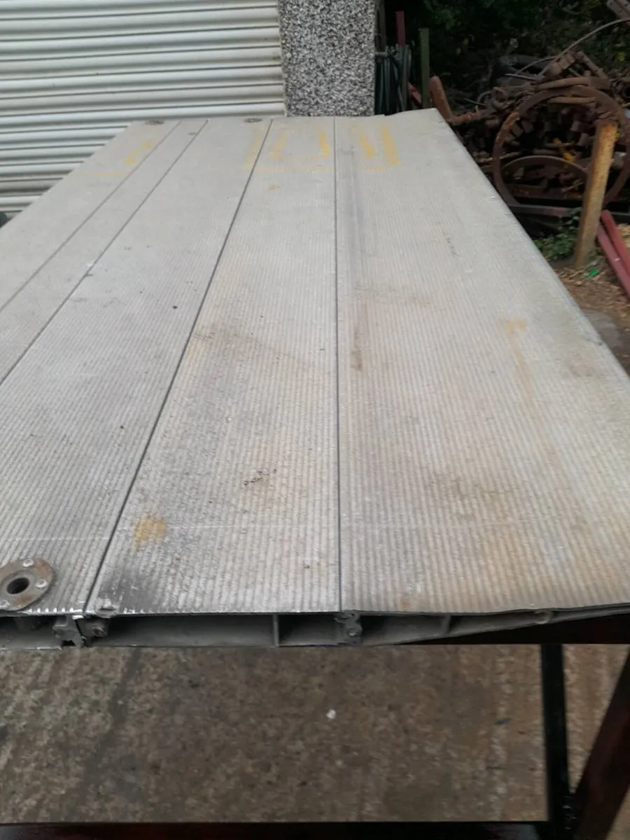 Steel  work bench - Image 1