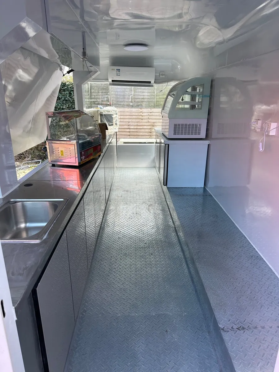 Modern Coffee/Food kiosk for sale - Image 3