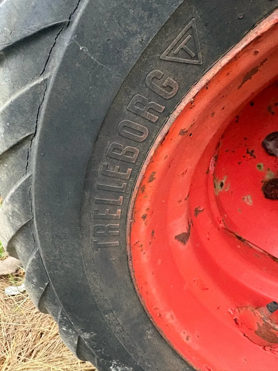 Front axle and wheels for David brown - Image 2