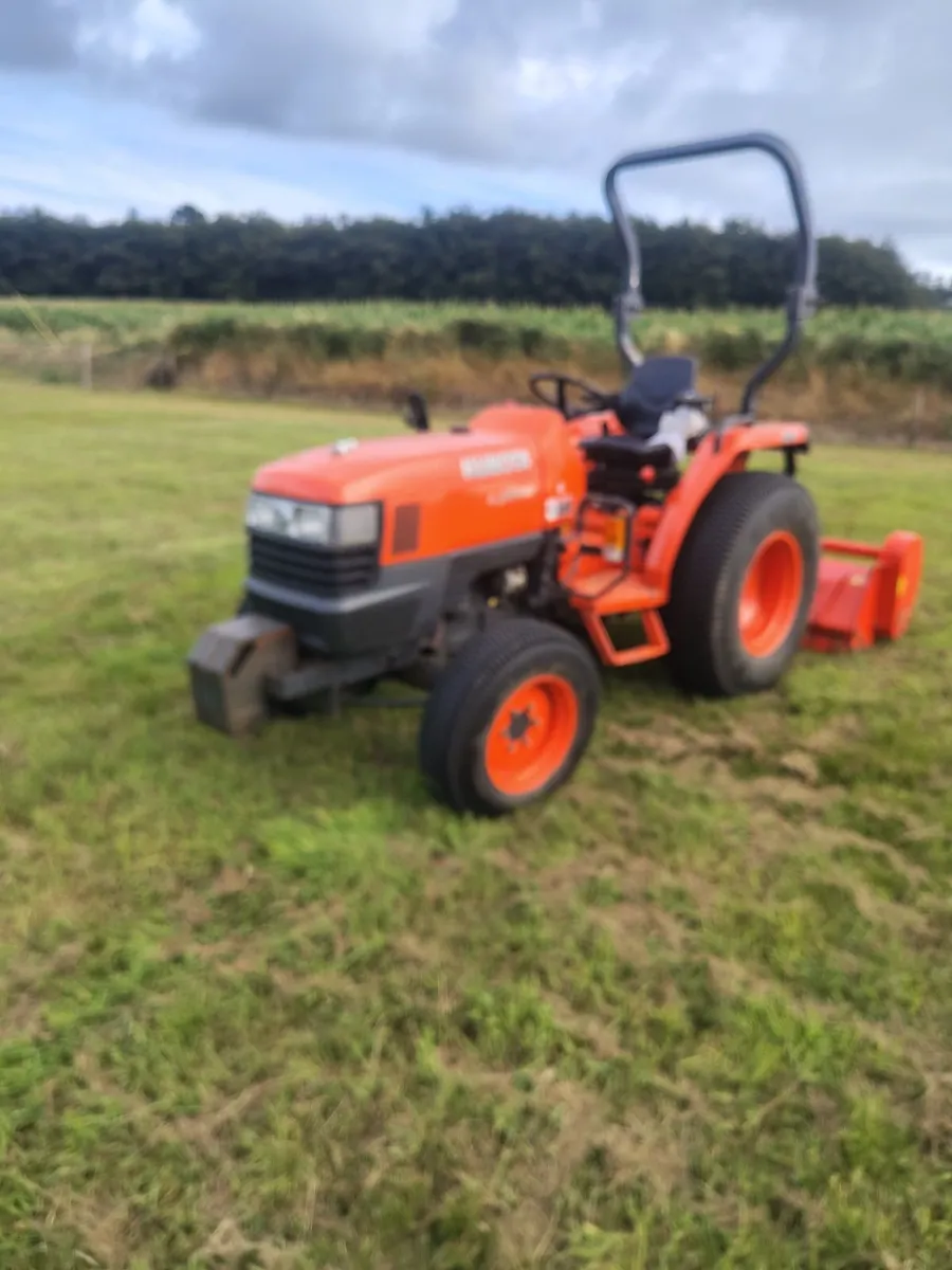 Kubota l3200 tractor - Image 1