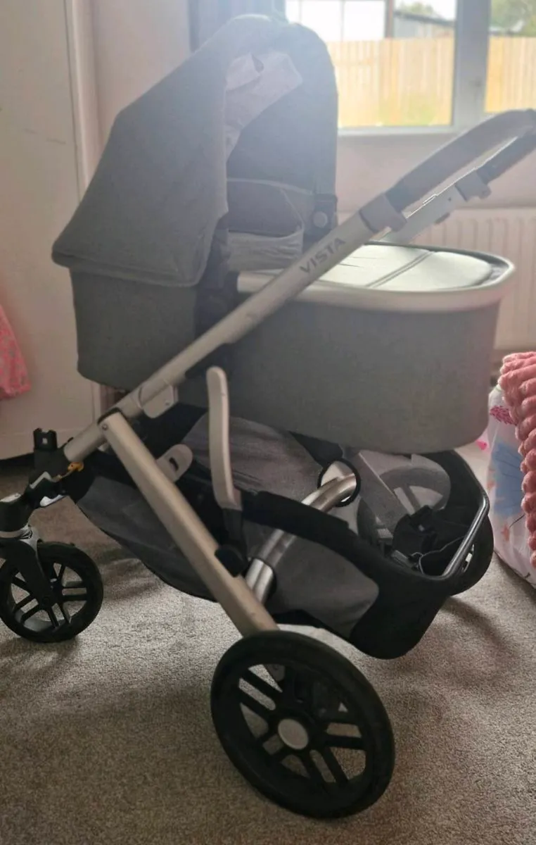 Uppababy vista V2 complete set - Image 1