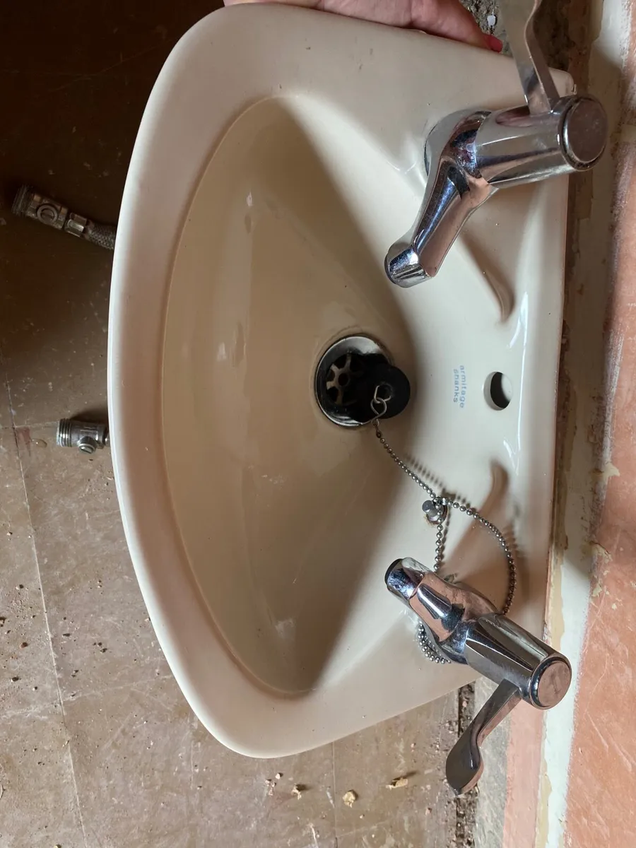Small sink for bathroom /toilet /wc/mancave /bar - Image 2