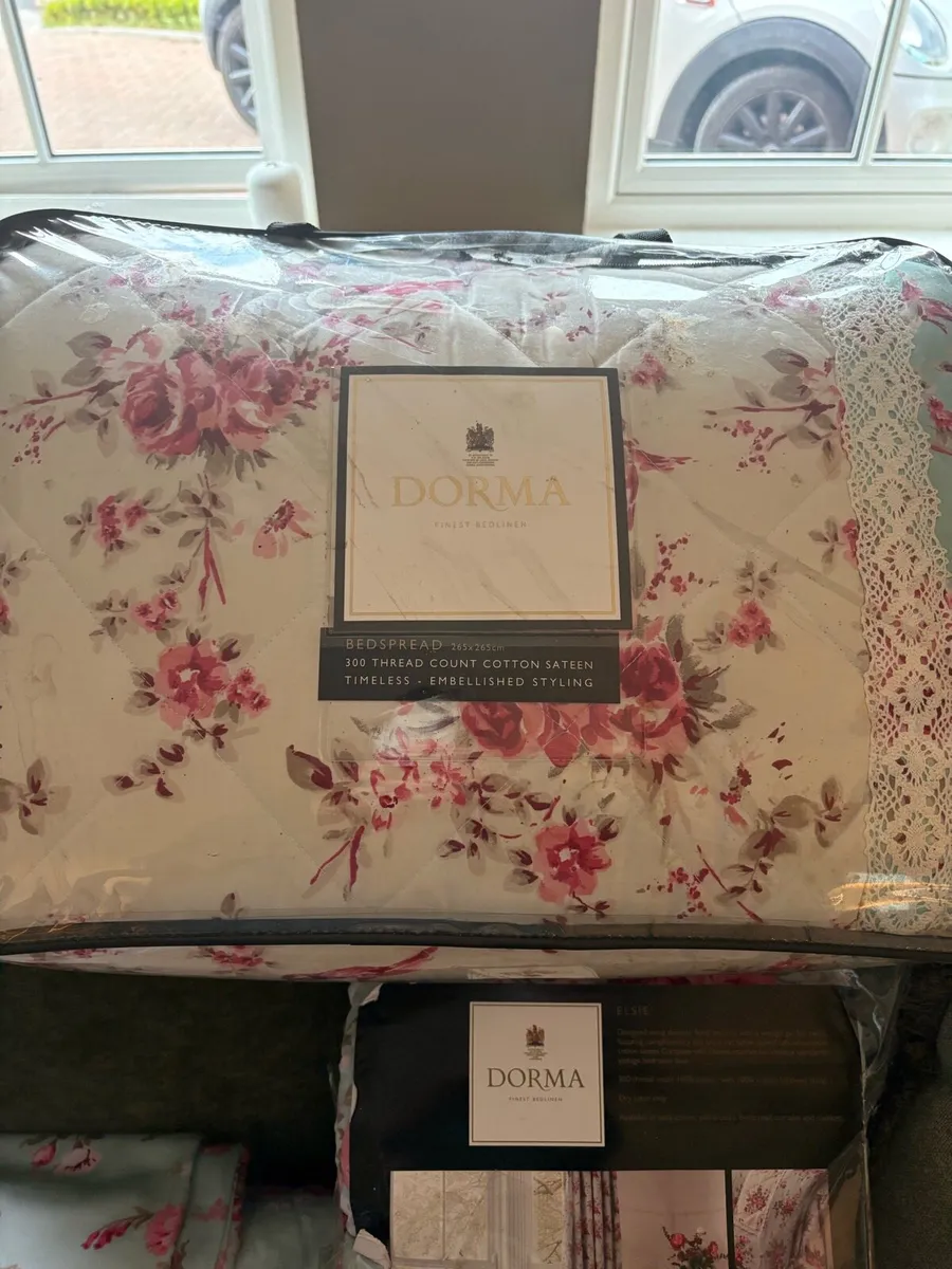 Dorma 300 thread bedding set - Image 1