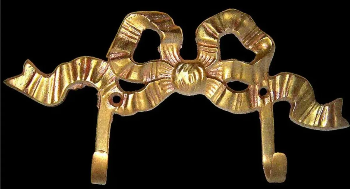 Pair of Large Vintage Brass Bow Wall Hooks - Image 3