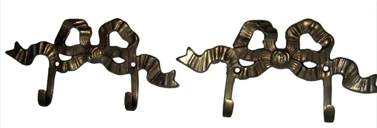 Pair of Large Vintage Brass Bow Wall Hooks - Image 4