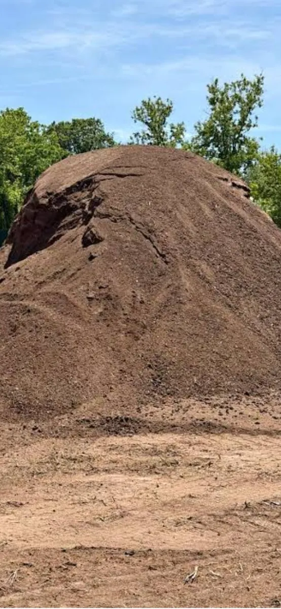 Top Quality Screened Topsoil - Image 1