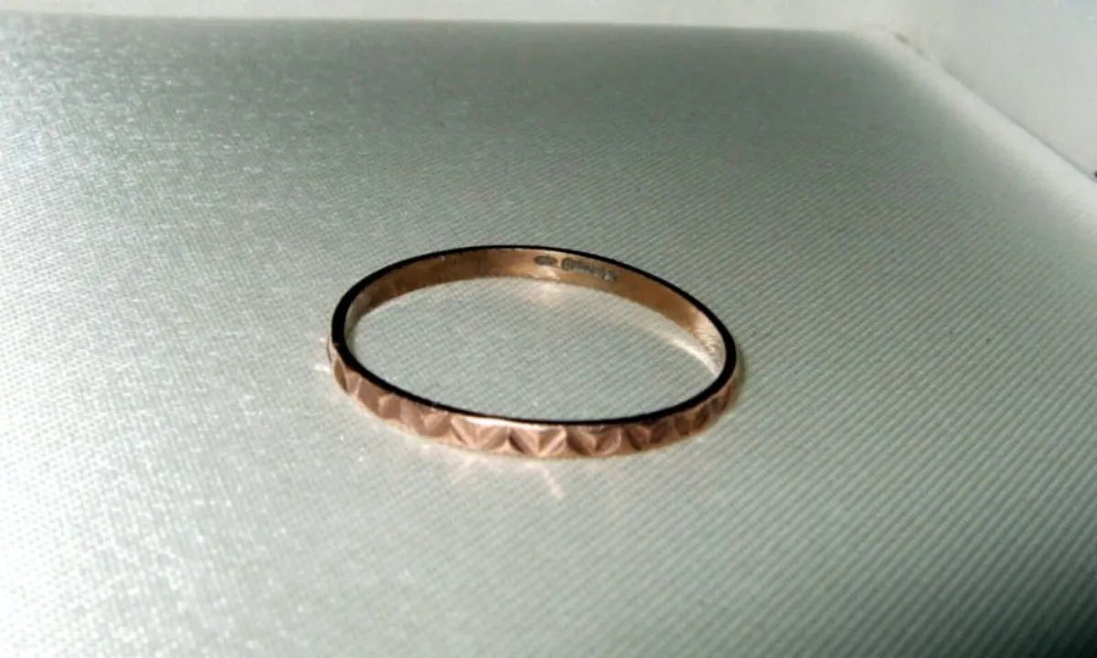 Vintage Hallmarked 9k Rose Gold Geometric Ring - Image 2