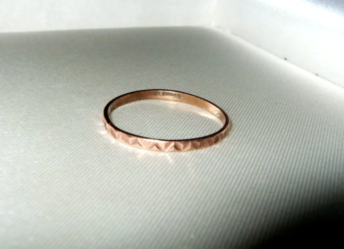 Vintage Hallmarked 9k Rose Gold Geometric Ring - Image 1