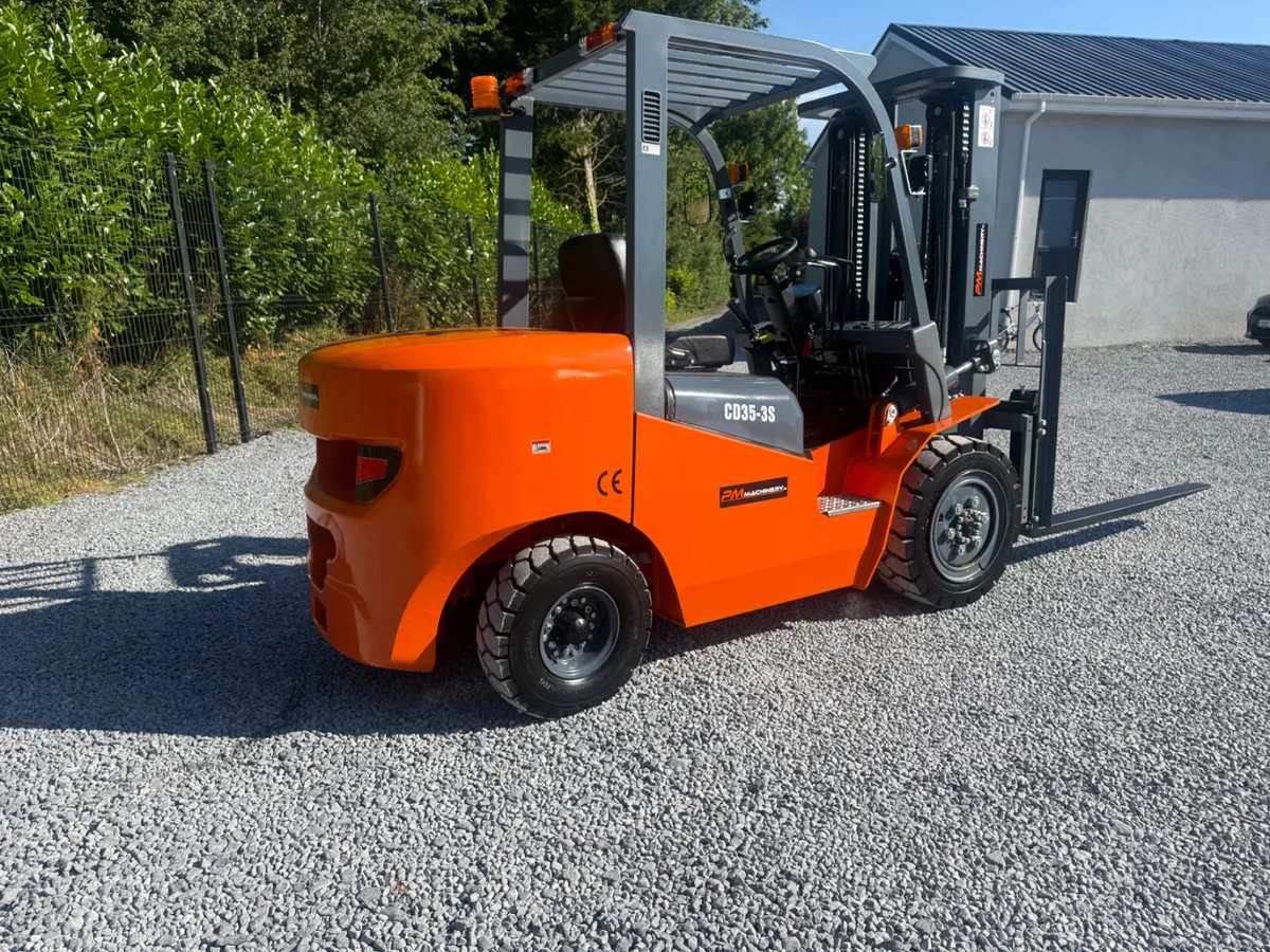 BRAND NEW PM CD35-3S 3.5 TON DIESEL FORK - Image 3