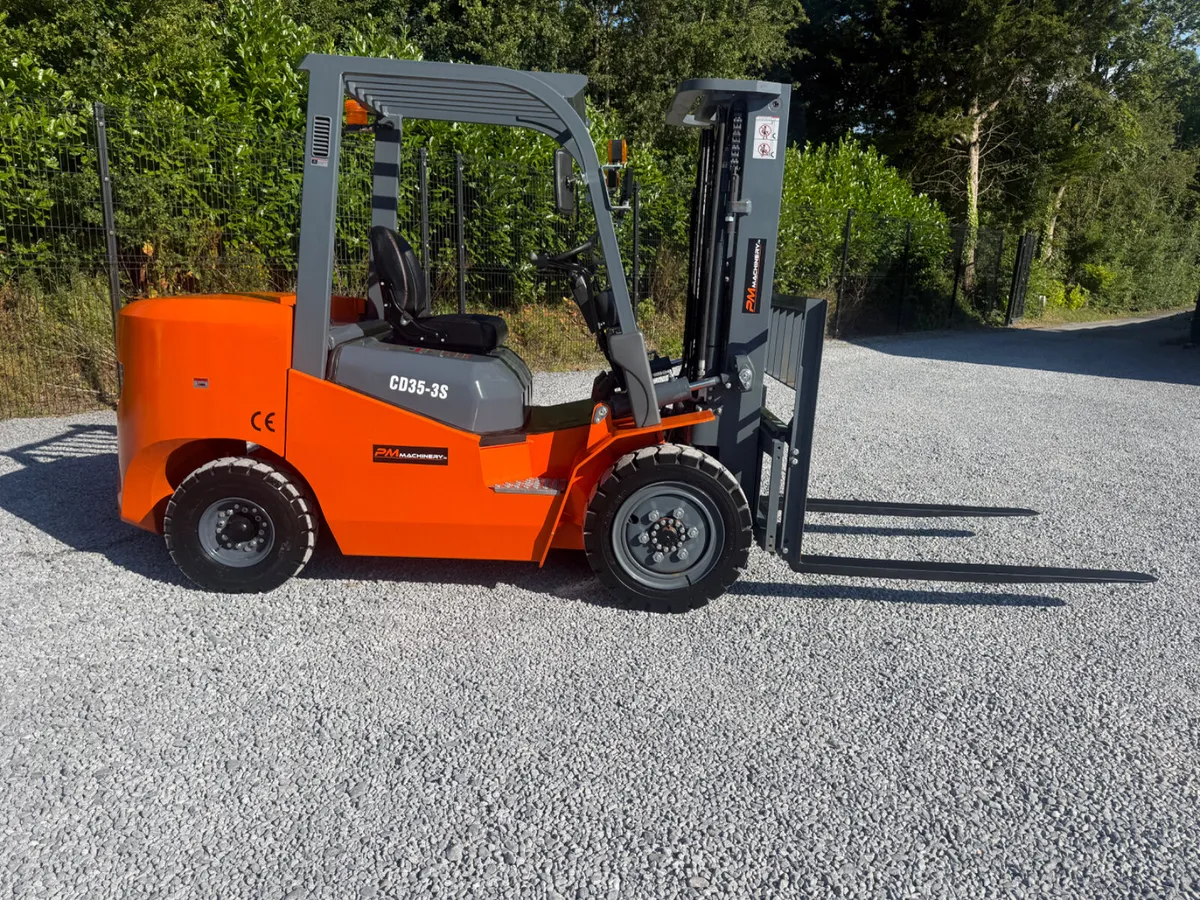 BRAND NEW CD35-3S 3.5 TON DIESEL FORK - Image 3