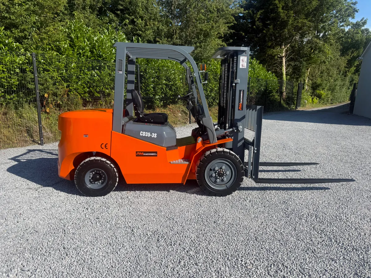BRAND NEW CD35-3S 3.5 TON DIESEL FORK - Image 2