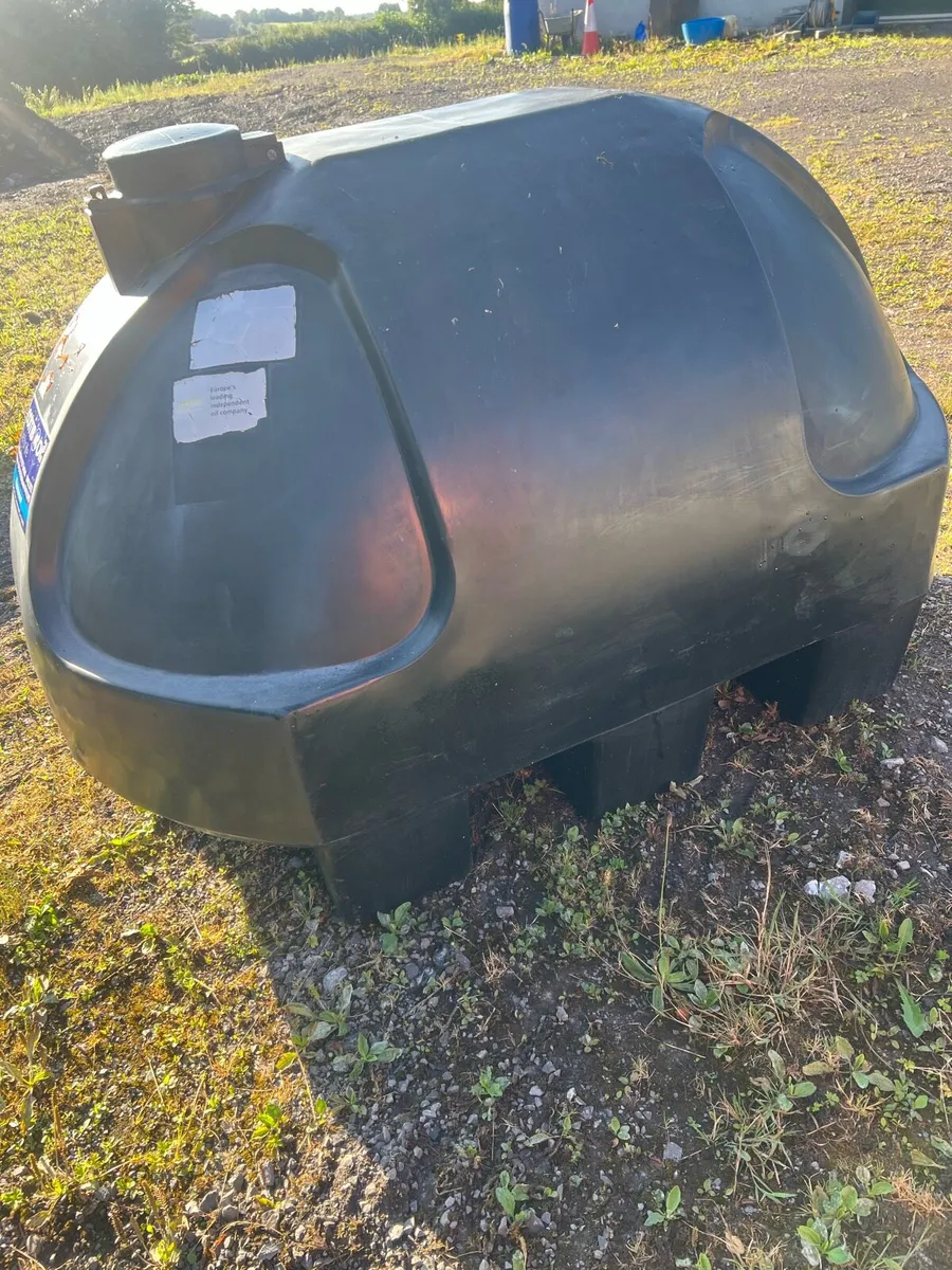 Oil tank - clean, no leaks - Image 3