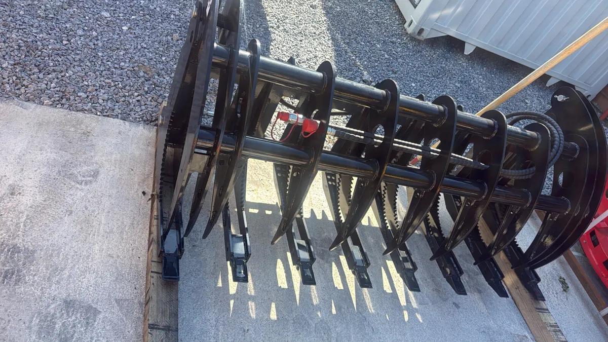 NEW SKID STEER HYDRAULIC ROOT GRAPPLE