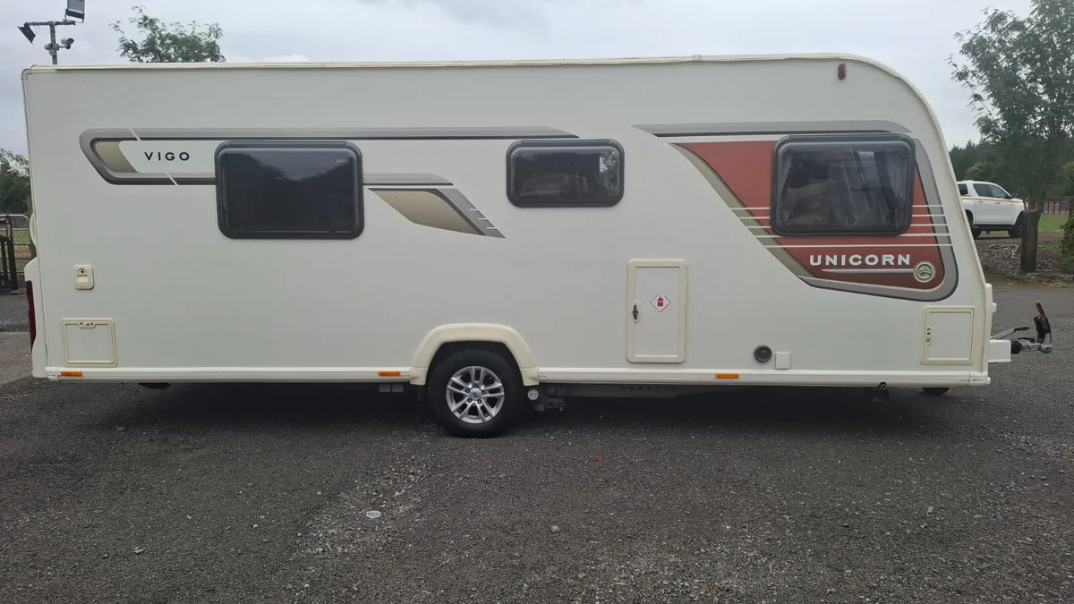 Bailey Unicorn Vigo Caravan Island Bed - Image 2