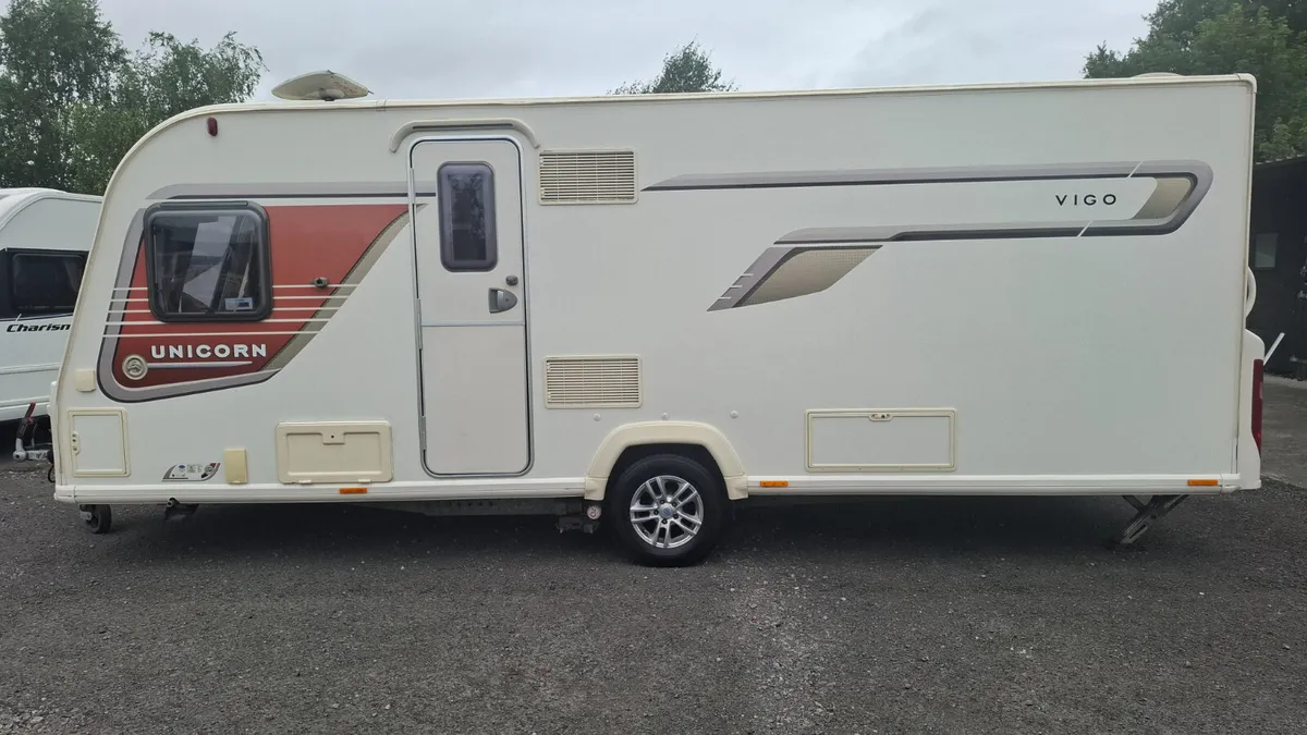 Bailey Unicorn Vigo Caravan Island Bed - Image 4