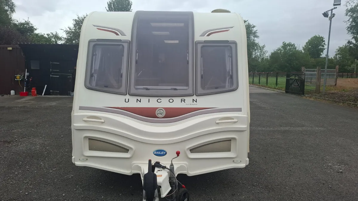 Bailey Unicorn Vigo Caravan Island Bed - Image 1